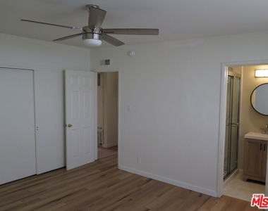 1022 N Croft Avenue - Photo Thumbnail 10