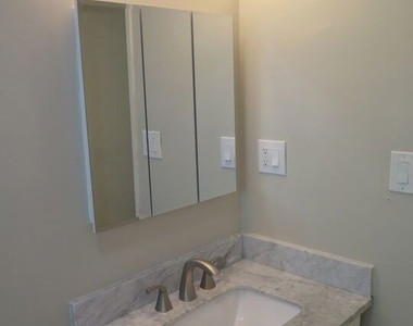 1022 N Croft Avenue - Photo Thumbnail 4