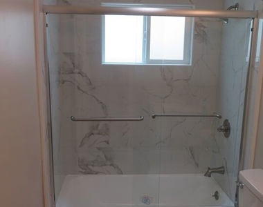 1022 N Croft Avenue - Photo Thumbnail 5