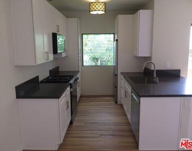 1022 N Croft Avenue - Photo Thumbnail 16
