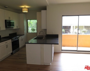 1022 N Croft Avenue - Photo Thumbnail 14