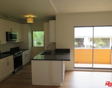 1022 N Croft Avenue - Photo Thumbnail 9