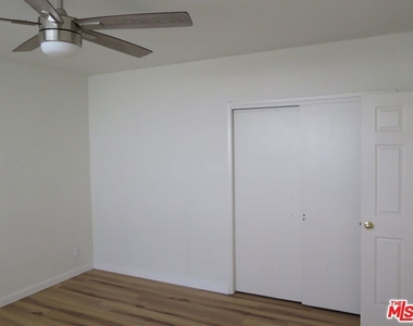 1022 N Croft Avenue - Photo Thumbnail 6