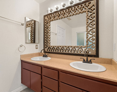 9155 Cedros Avenue - Photo Thumbnail 7