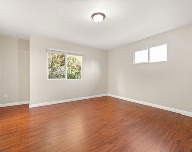 9155 Cedros Avenue - Photo Thumbnail 5