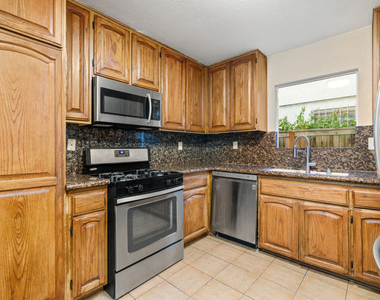 9155 Cedros Avenue - Photo Thumbnail 3