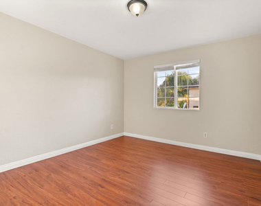 9155 Cedros Avenue - Photo Thumbnail 9