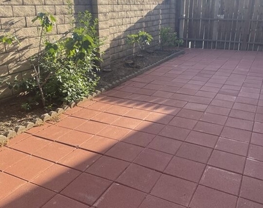 9155 Cedros Avenue - Photo Thumbnail 15