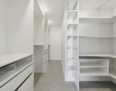 5735 Saloma Avenue - Photo Thumbnail 37