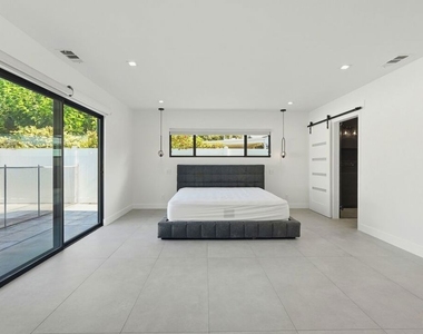 5735 Saloma Avenue - Photo Thumbnail 35