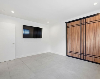5735 Saloma Avenue - Photo Thumbnail 41