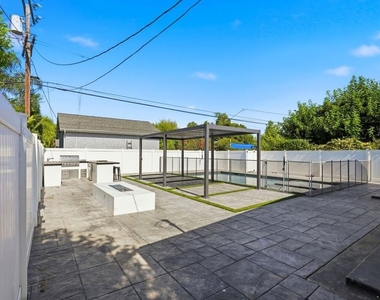 5735 Saloma Avenue - Photo Thumbnail 48