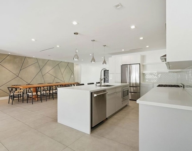 5735 Saloma Avenue - Photo Thumbnail 6