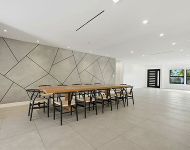 5735 Saloma Avenue - Photo Thumbnail 29