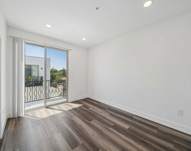 6002 Klump Avenue - Photo Thumbnail 13
