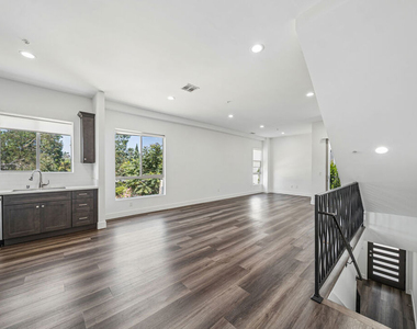 6002 Klump Avenue - Photo Thumbnail 3
