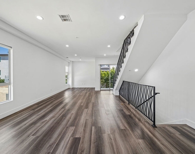 6002 Klump Avenue - Photo Thumbnail 1