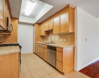3328 Oakhurst Avenue - Photo Thumbnail 4