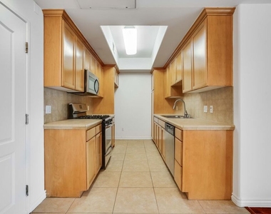 3328 Oakhurst Avenue - Photo Thumbnail 5