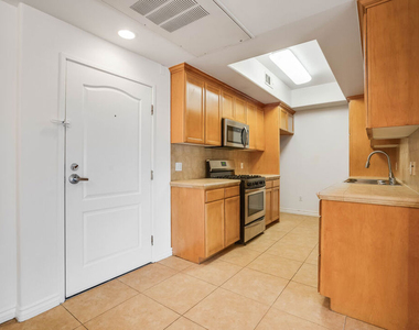 3328 Oakhurst Avenue - Photo Thumbnail 3