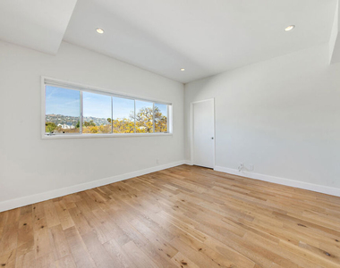 339 N Oakhurst Drive - Photo Thumbnail 11