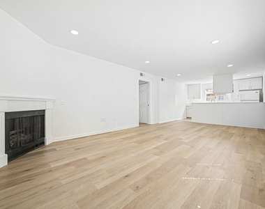 1820 S Barrington Avenue - Photo Thumbnail 2