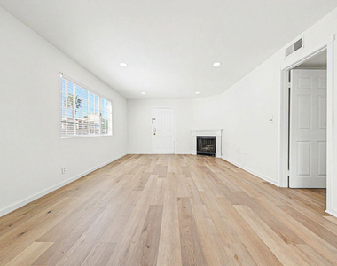 1820 S Barrington Avenue - Photo Thumbnail 3