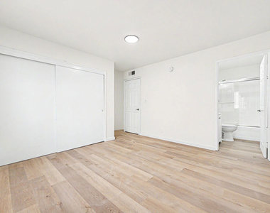 1820 S Barrington Avenue - Photo Thumbnail 12