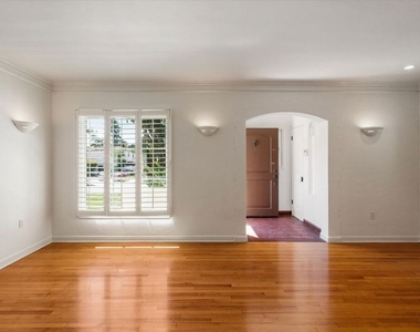627 26th Street - Photo Thumbnail 2