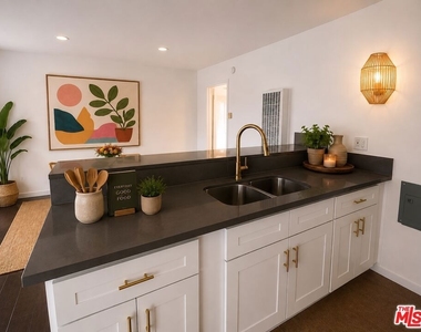 245 S Rampart Boulevard - Photo Thumbnail 3