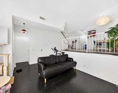 9034 Willis Avenue - Photo Thumbnail 4