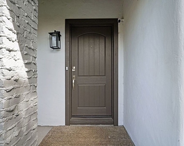 9023 Phyllis Avenue - Photo Thumbnail 7