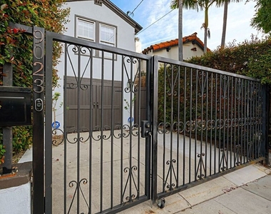 9023 Phyllis Avenue - Photo Thumbnail 4