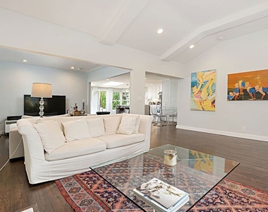 9023 Phyllis Avenue - Photo Thumbnail 12