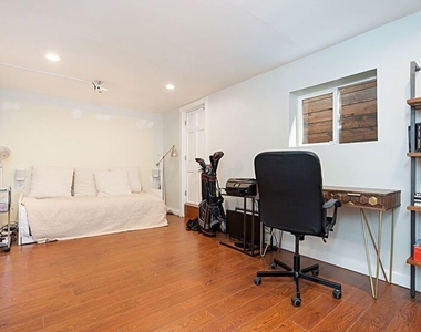 9023 Phyllis Avenue - Photo Thumbnail 32