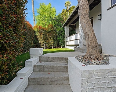 9023 Phyllis Avenue - Photo Thumbnail 5