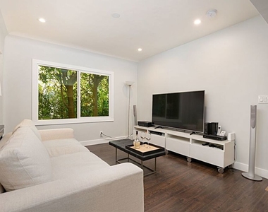 9023 Phyllis Avenue - Photo Thumbnail 13
