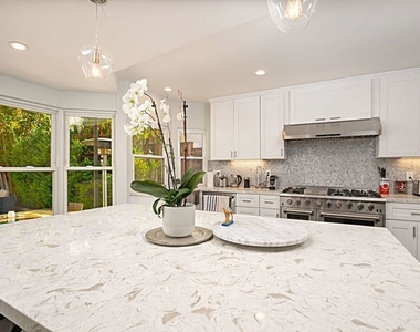 9023 Phyllis Avenue - Photo Thumbnail 18
