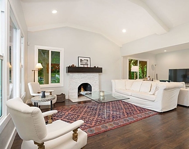 9023 Phyllis Avenue - Photo Thumbnail 10