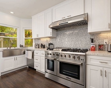 9023 Phyllis Avenue - Photo Thumbnail 19