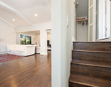 9023 Phyllis Avenue - Photo Thumbnail 28