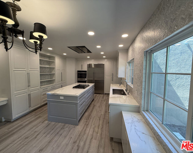 519 N Rexford Drive - Photo Thumbnail 11