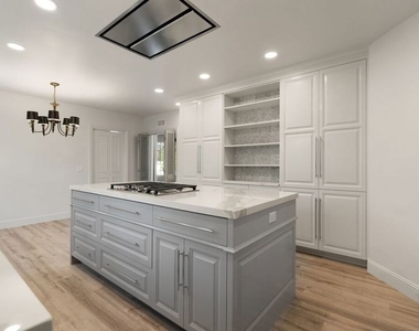 519 N Rexford Drive - Photo Thumbnail 12