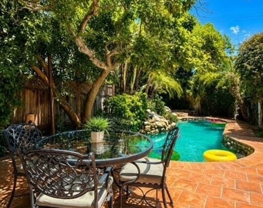 12318 Dorothy Street - Photo Thumbnail 2
