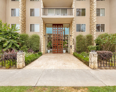 809 S Bundy Drive - Photo Thumbnail 32