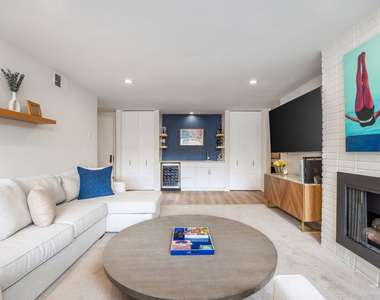 809 S Bundy Drive - Photo Thumbnail 3