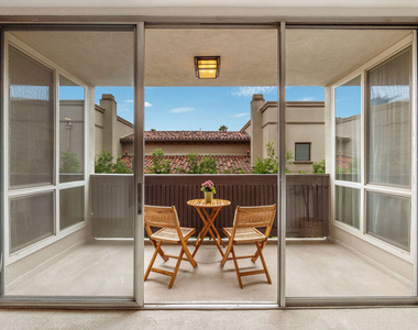 809 S Bundy Drive - Photo Thumbnail 7