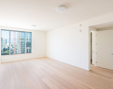 889 Francisco Street - Photo Thumbnail 6