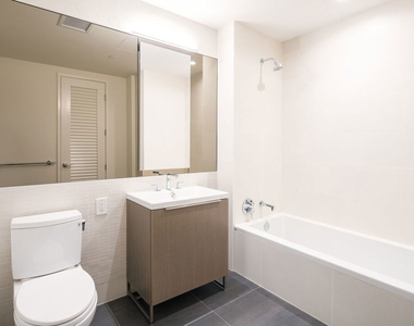 889 Francisco Street - Photo Thumbnail 11