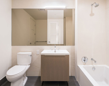 889 Francisco Street - Photo Thumbnail 10